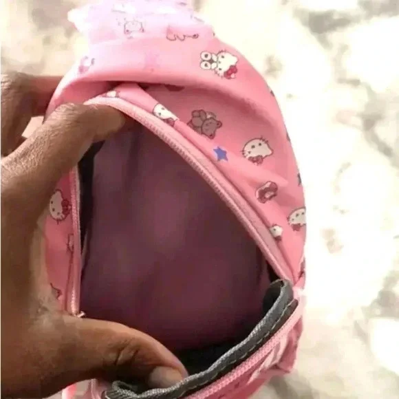 Hello Kitty Backpack - Picture 3 of 4